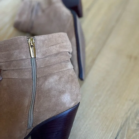 Women’s Vince Camuto Nerlinji Suede Boots - Picture 10 of 10